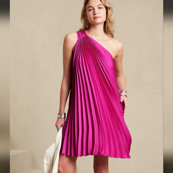 Banana Republic Dresses & Skirts - Banana Republic Fuchsia “Purple Planet” Asymmetrical Pleated Mini Dress Small